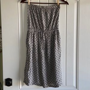 Black and white patterned dress